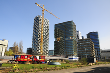 900236 Gezicht op de kantoorgebouwen aan het Westplein te Utrecht, met links op de voorgrond de tot vergaderlokatie ...